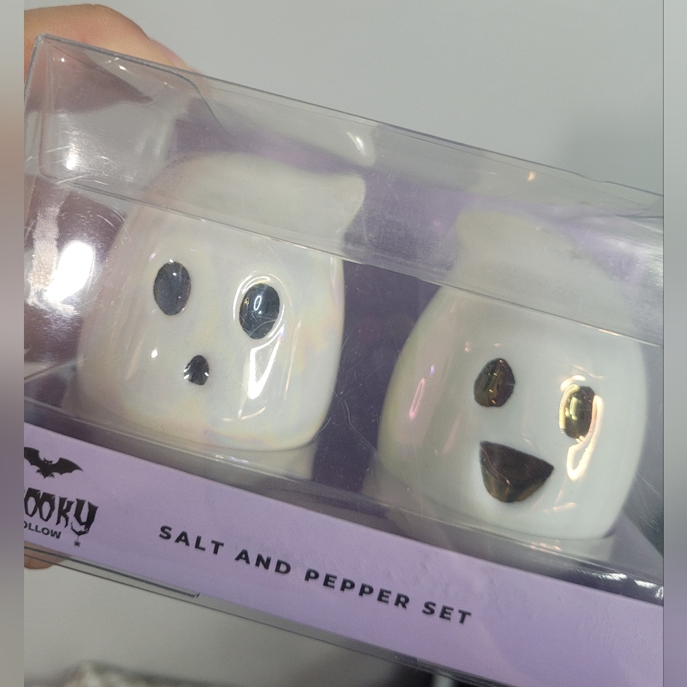 Ghost Salt and Pepper Shaker Set